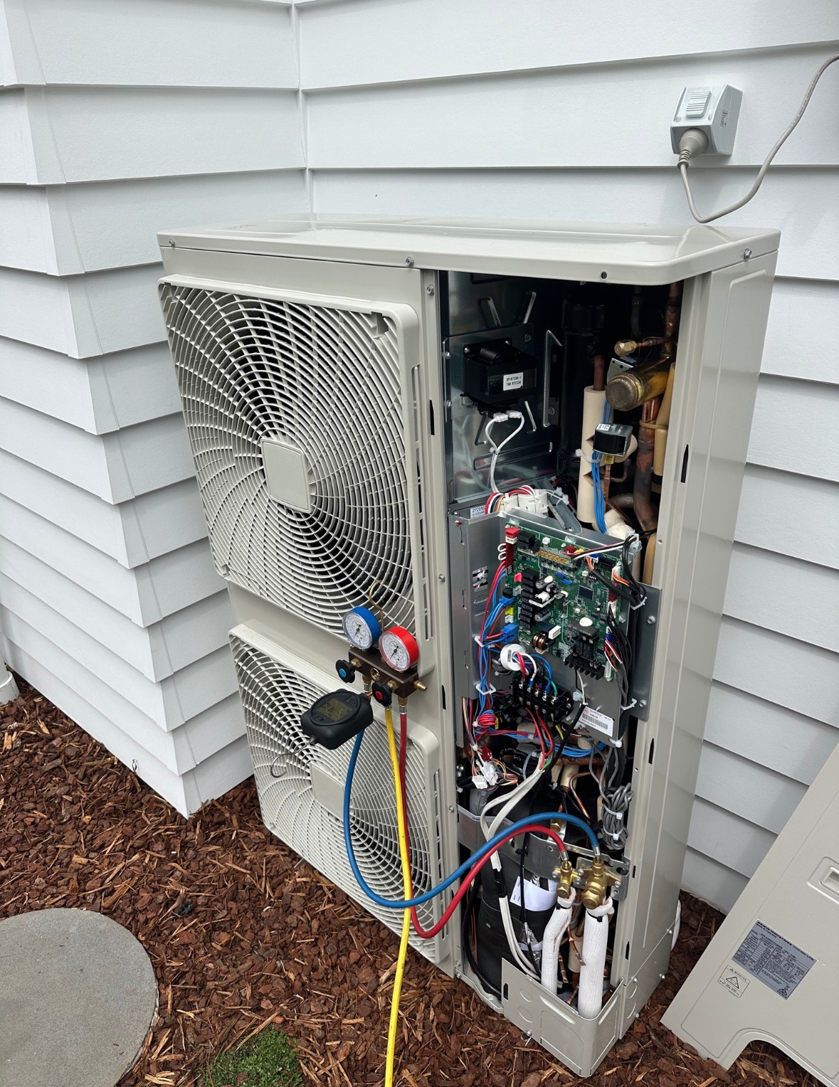 Air conditioning repair technician servicing HVAC system in Sydney